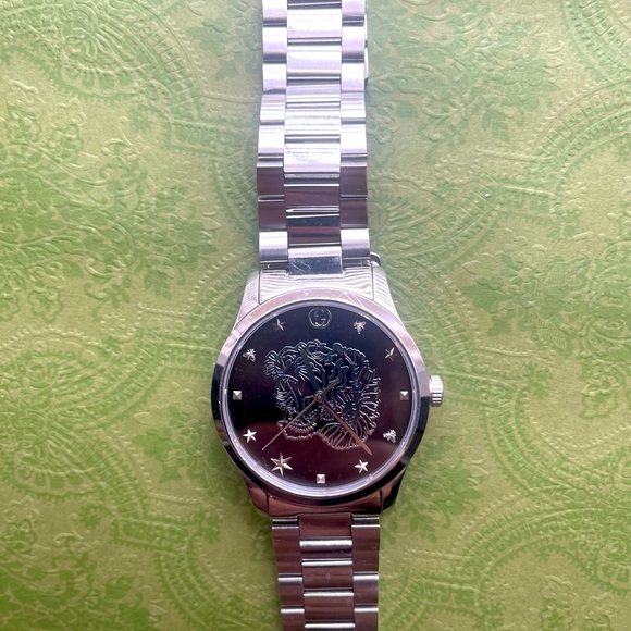 Gucci Men watch - Steel case, black sunbrushed dial with tiger head motif. - Picture 2 of 5